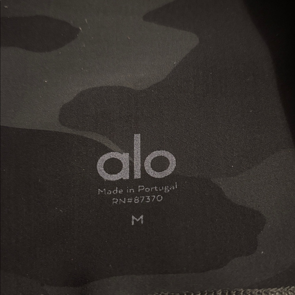 ALO Yoga Dark Camouflage Leggings - Picture 3 of 3